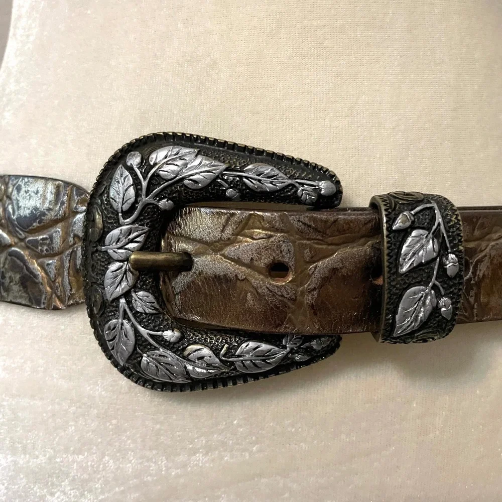 Signed POST &‎ Co Genuine Italian Leather Belt Silver Leaf Buckle
